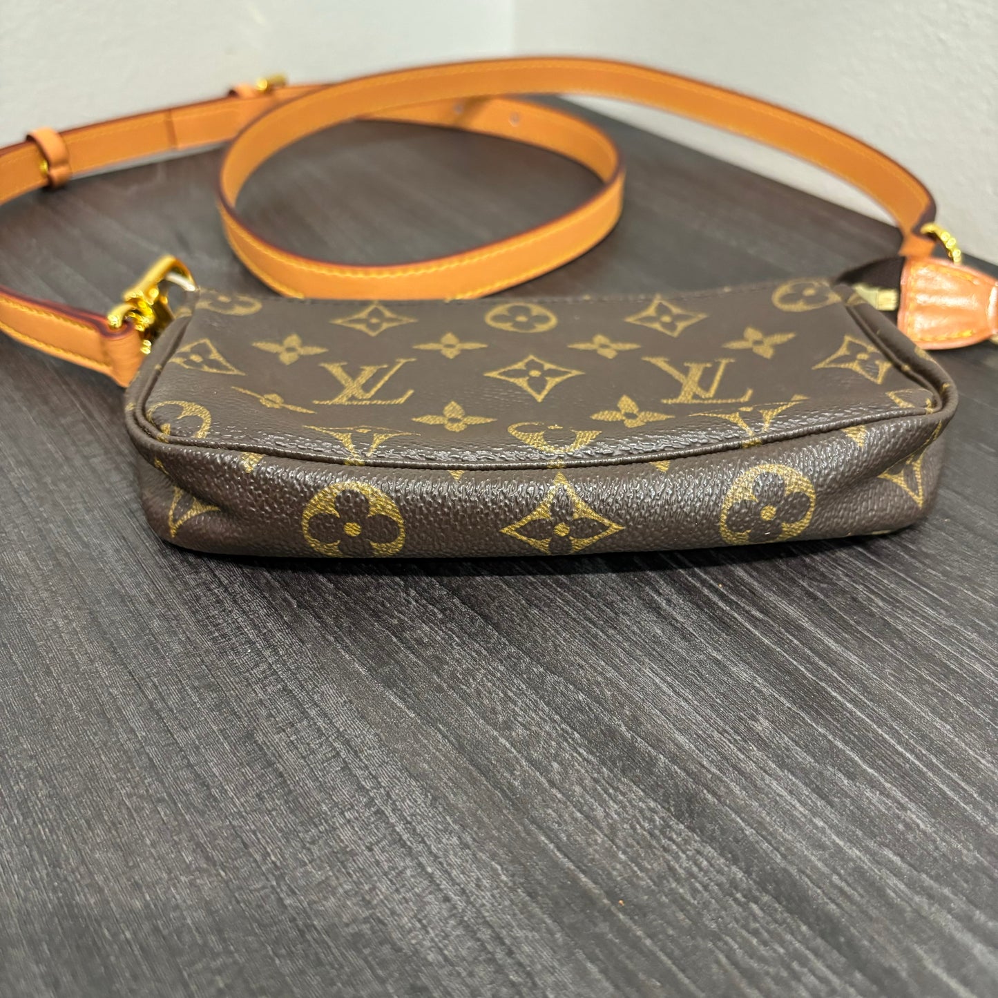 #314 LOUIS VUITTON Mini Pochette