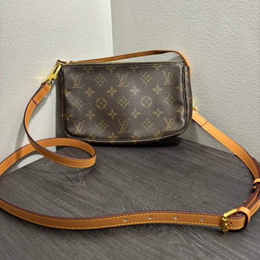 #244 LOUIS VUITTON Pochette