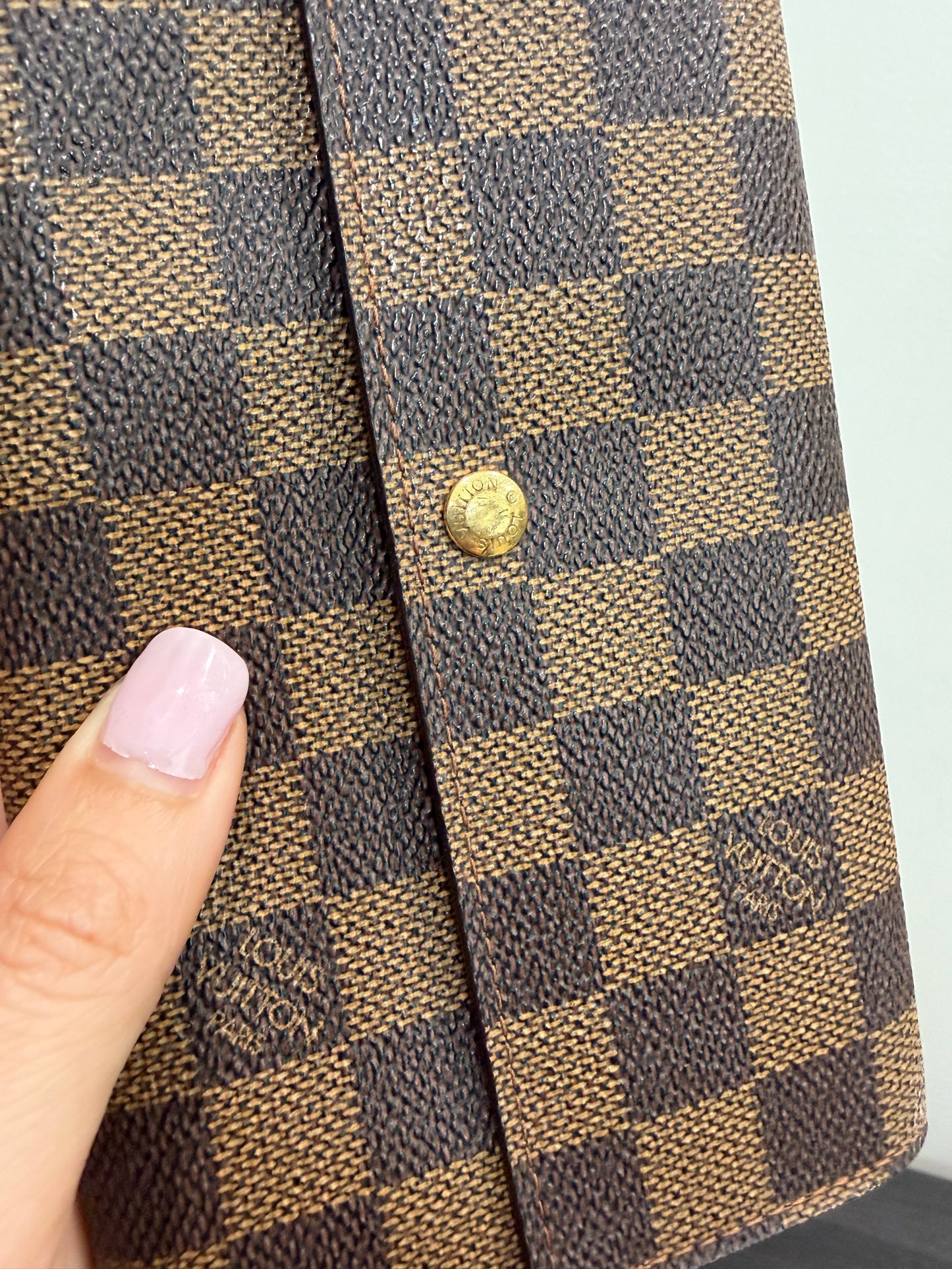 #1101-04 LOUIS VUITTON Damier Ebene Wallet with Removable Strap