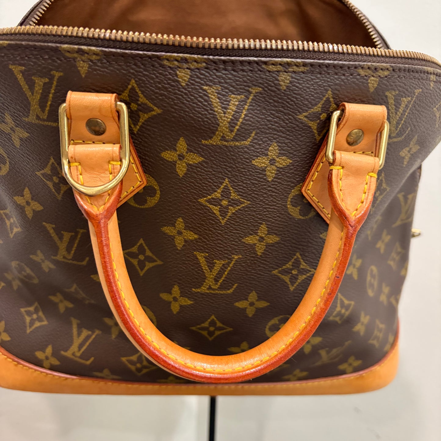 #1110 LOUIS VUITTON Alma PM