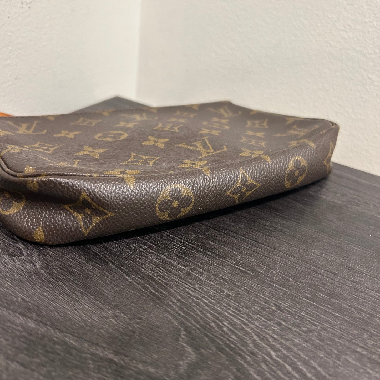 #304 LOUIS VUITTON Pochette