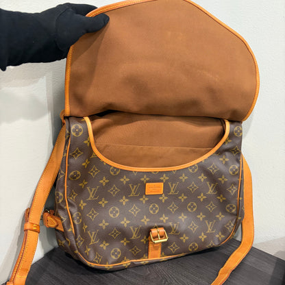 #8260 LOUIS VUITTON Saumur 35 Crossbody