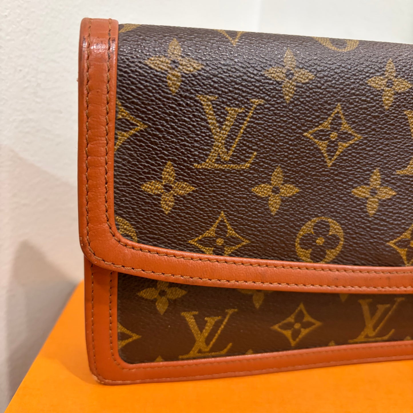 #8243 LOUIS VUITTON Monogram Dame 26 with Removable Chain