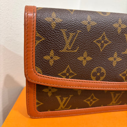 #8243 LOUIS VUITTON Monogram Dame 26 with Removable Chain