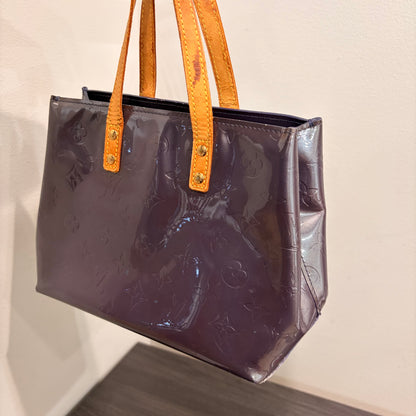 #8201 LOUIS VUITTON Purple Vernis Reade PM