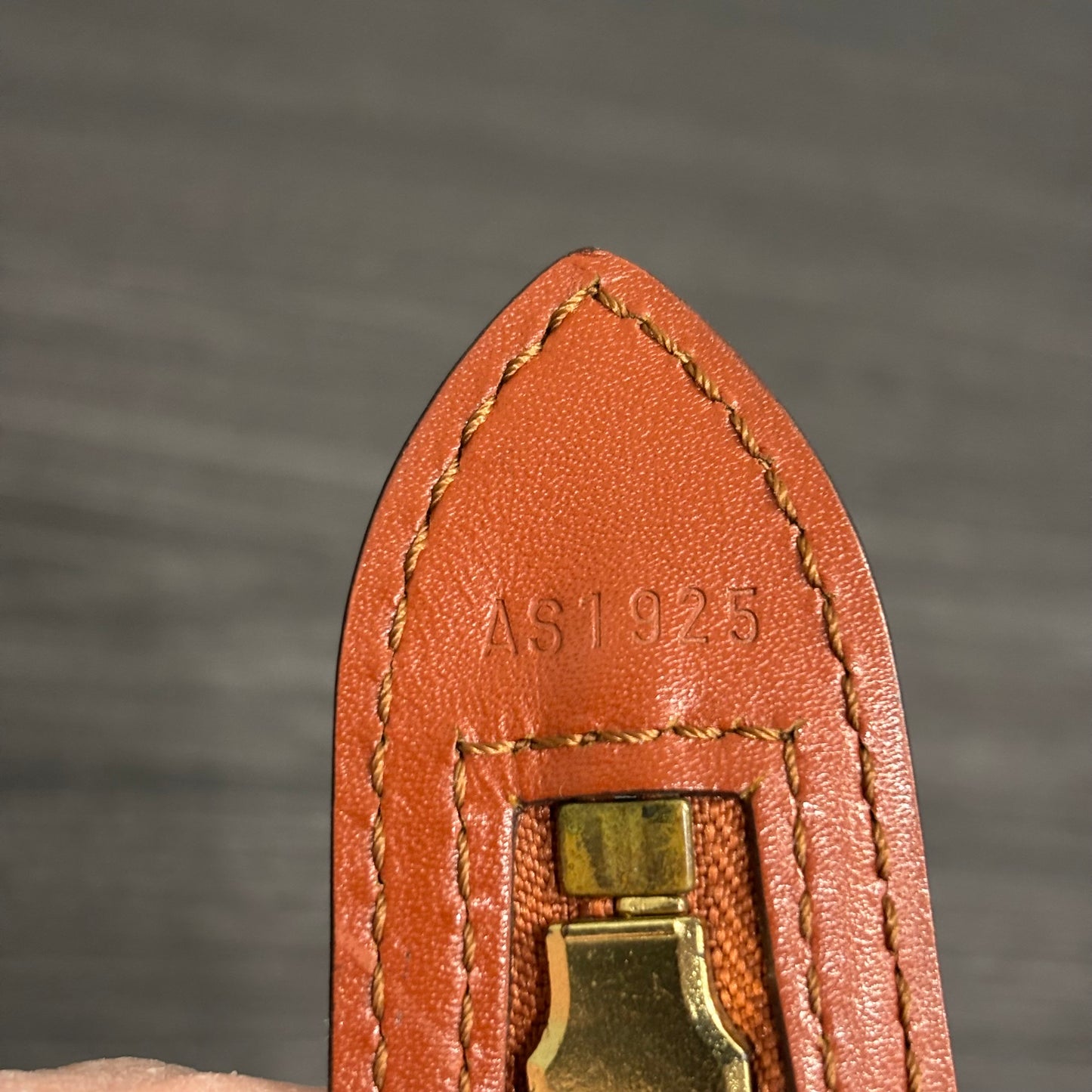 8883 LOUIS VUITTON Epi St Jacque Caramel