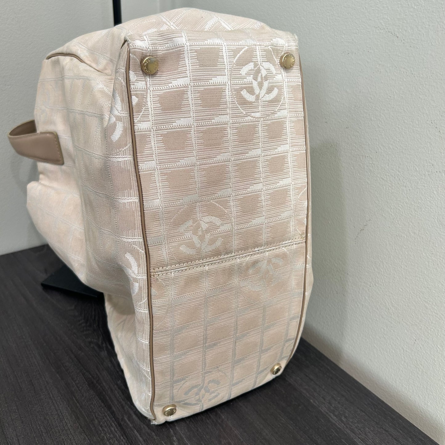 1012 CHANEL Travel Ligne Tote Neutral