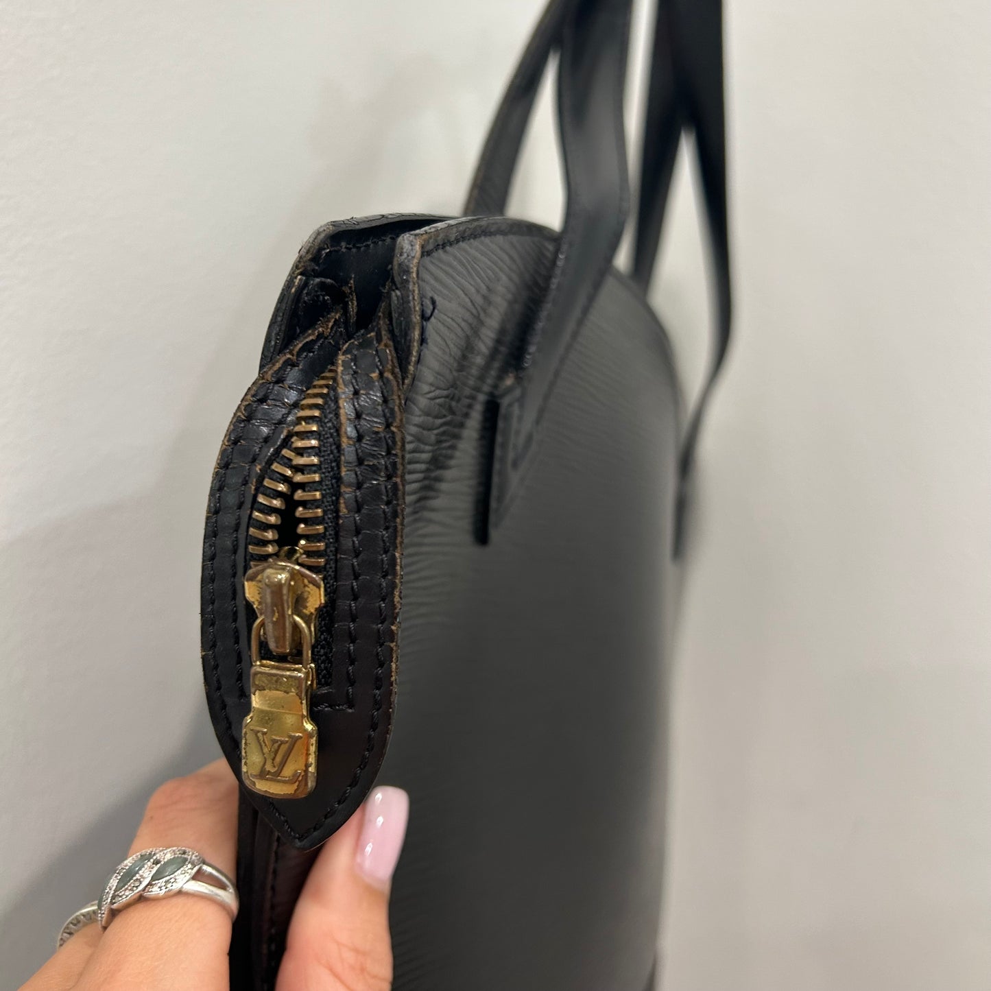 1079 LOUIS VUITTON Epi Saint Jacques PM