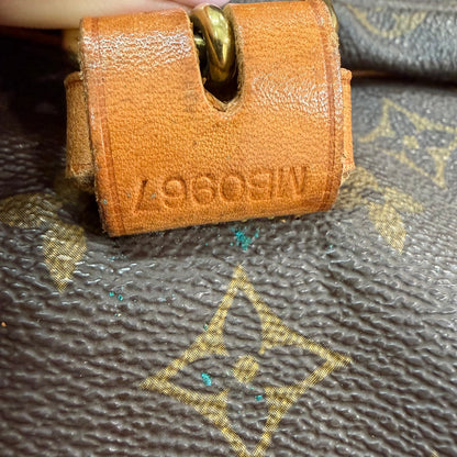 #107 LOUIS VUITTON Saumur 35 Messenger