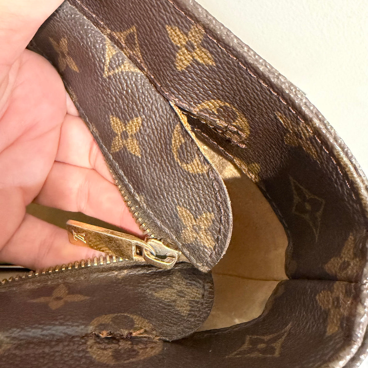LOUIS VUITTON Luco Tote(Oct 31)