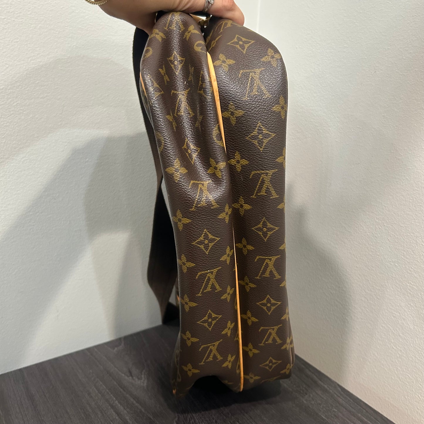 #203 LOUIS VUITTON Reporter GM