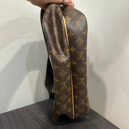 #203 LOUIS VUITTON Reporter GM