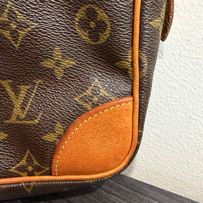 BF-06 LOUIS VUITTON Clutch