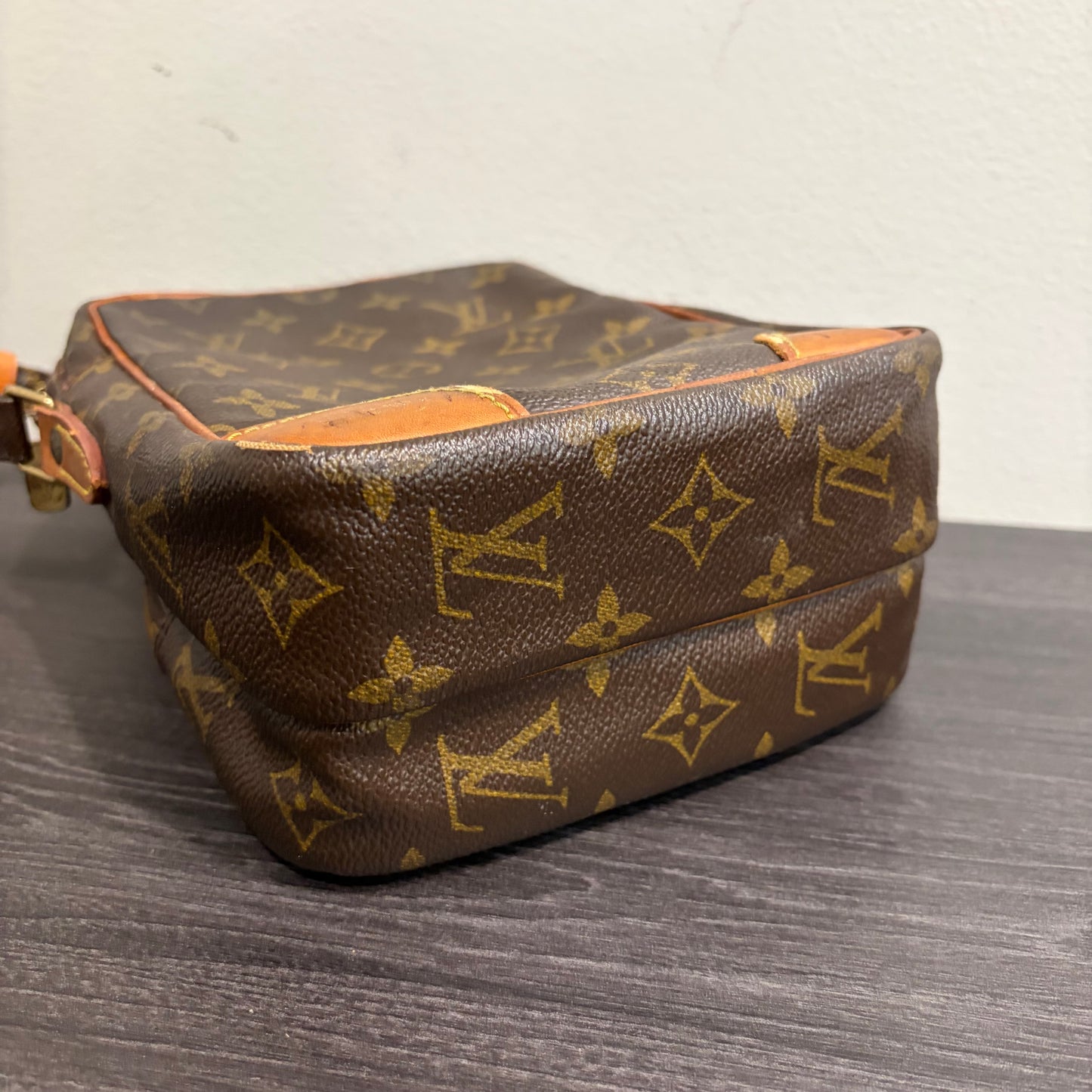 8911 LOUIS VUITTON Monogram Amazone MM Crossbody
