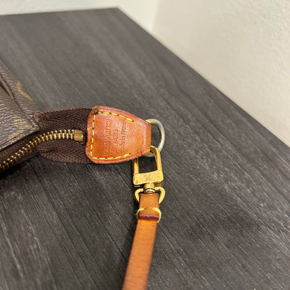 #304 LOUIS VUITTON Pochette