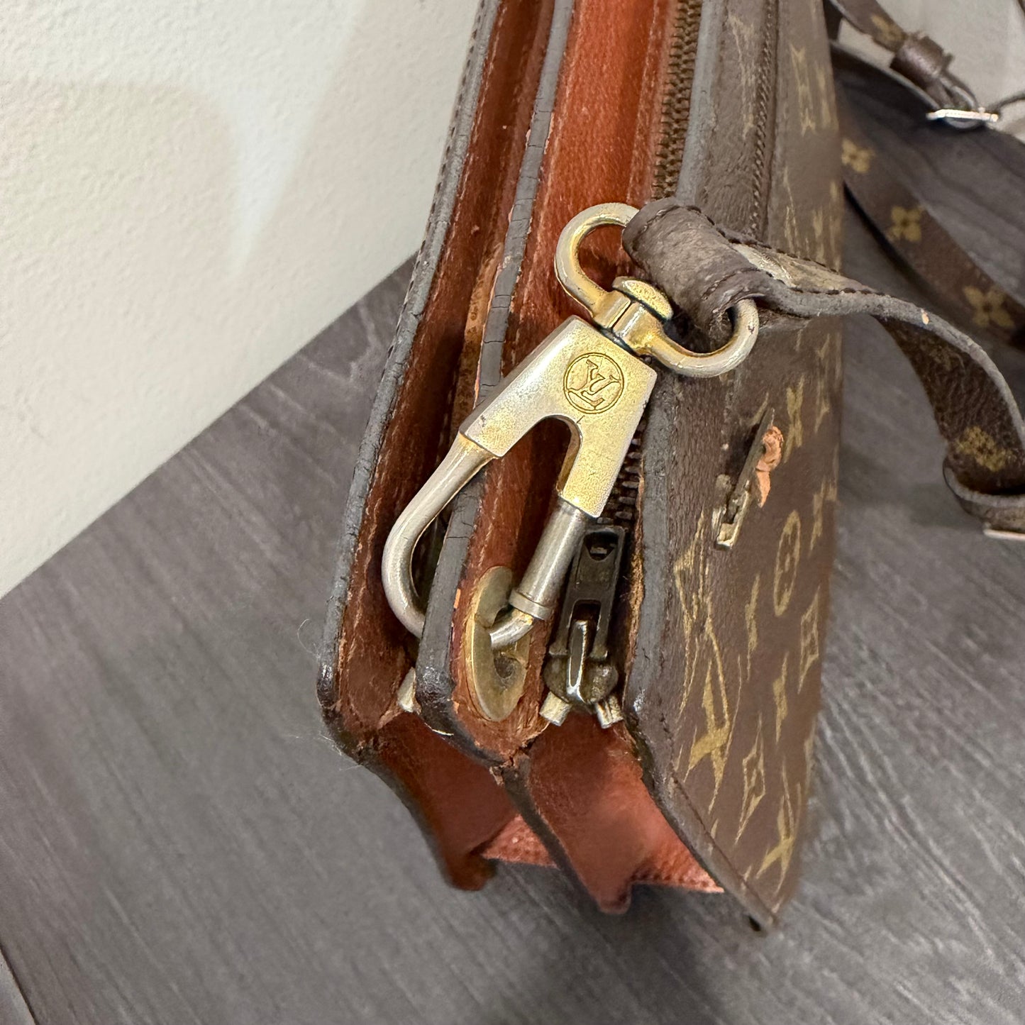 #8204 LOUIS VUITTON Vintage Sac Enghien (Rare Find!)