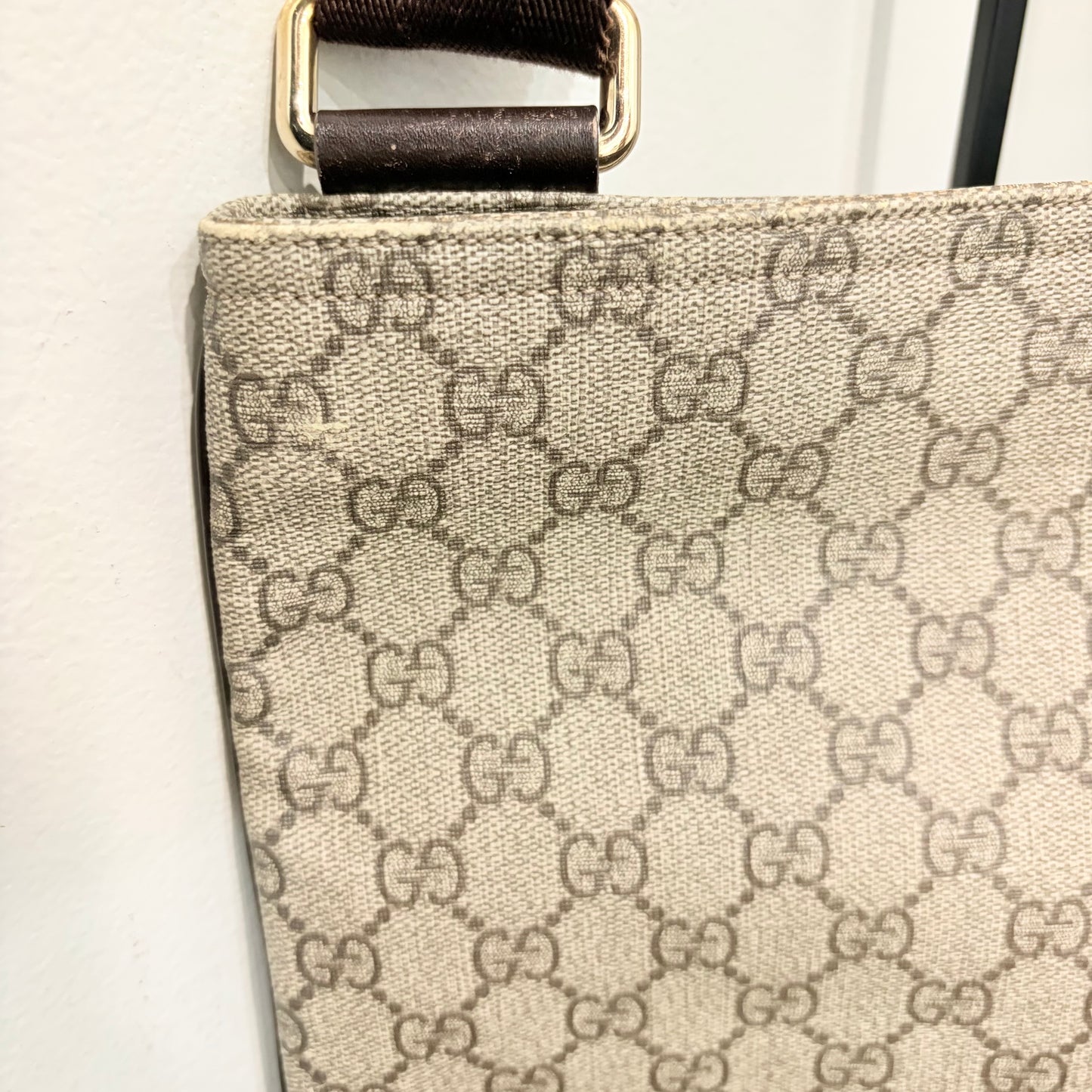 #8218 GUCCI Messenger