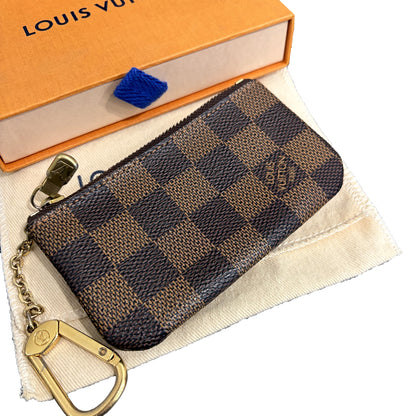 #8209 LOUIS VUITTON Damier Pouch