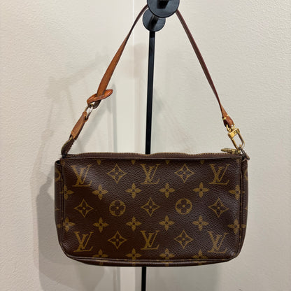 8912 LOUIS VUITTON Monogram Pochette