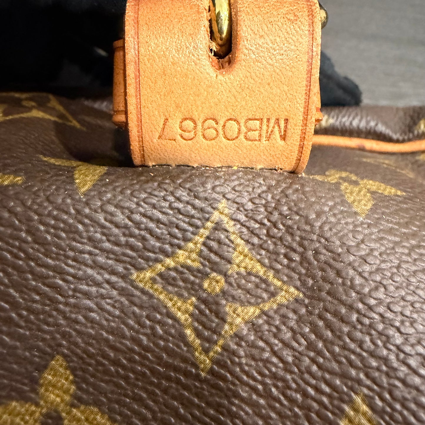 #8260 LOUIS VUITTON Saumur 35 Crossbody