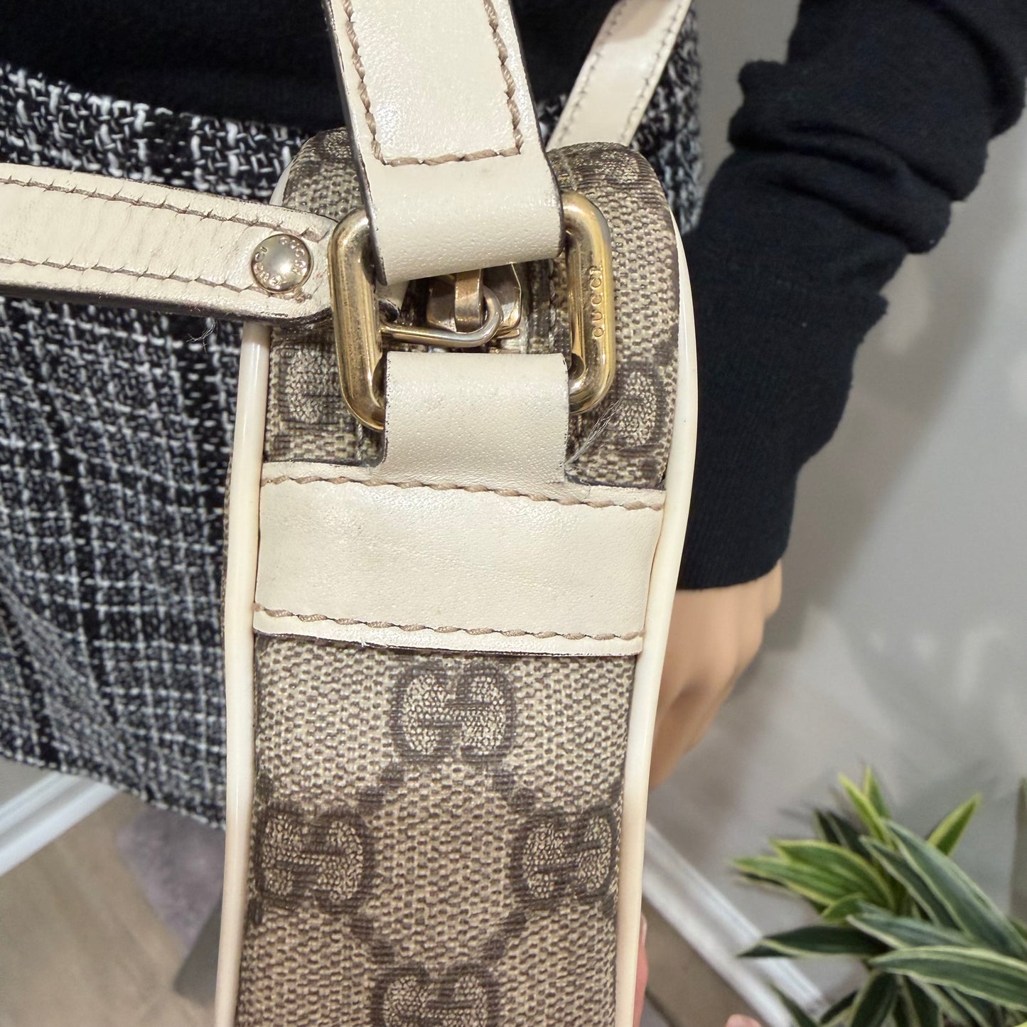 #8203 GUCCI Brown Canvas Crossbody