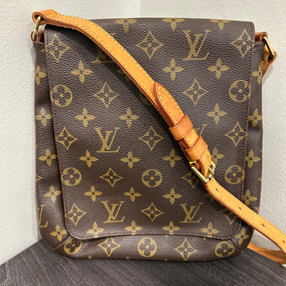 #724 LOUIS VUITTON Musette Salsa