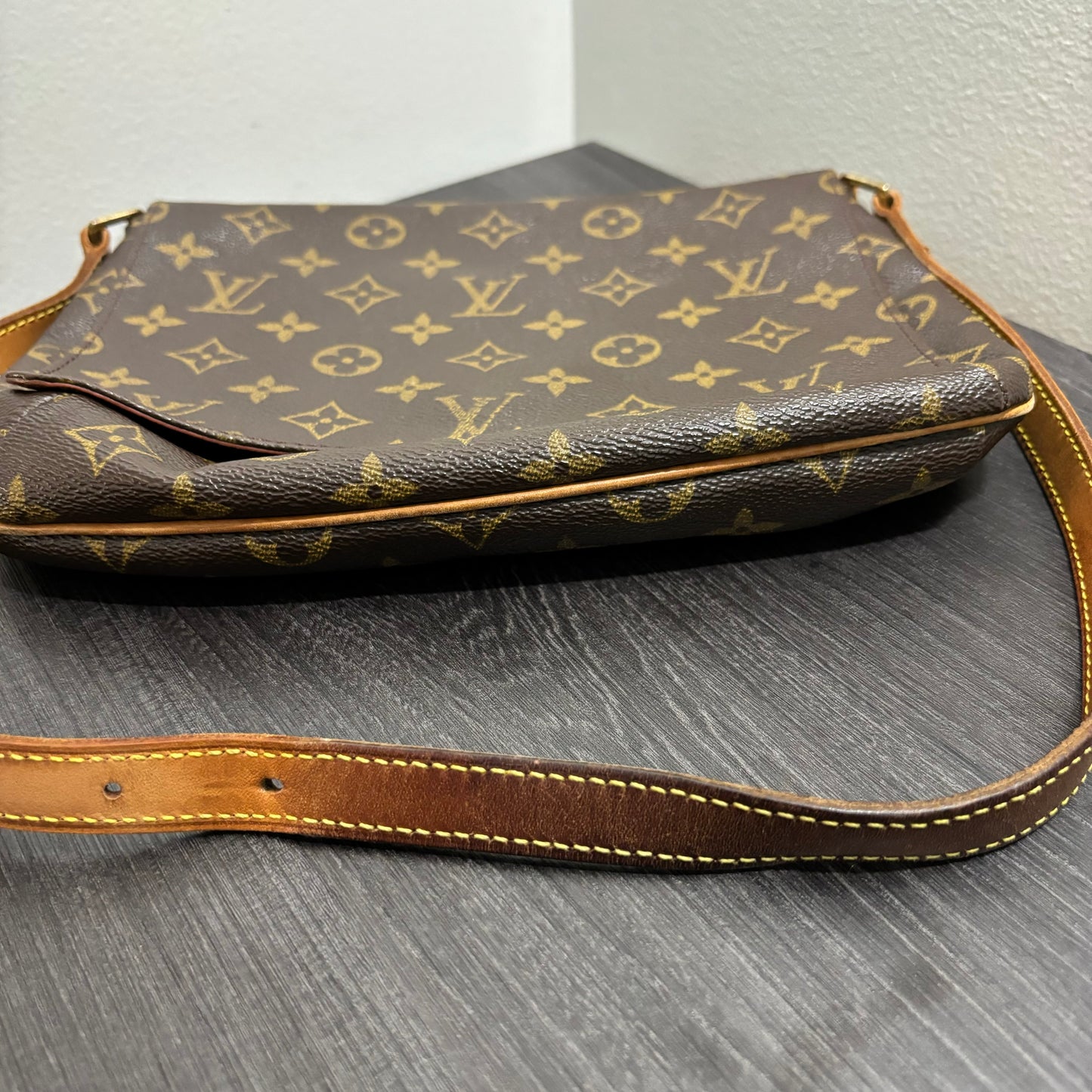 #233 LOUIS VUITTON Musette Tango