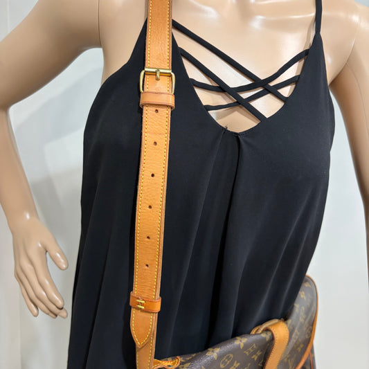 #107 LOUIS VUITTON Saumur 35 Messenger