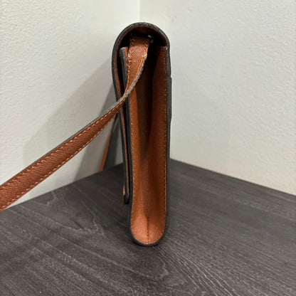 #330 LOUIS VUITTON Bordeaux 27 Crossbody