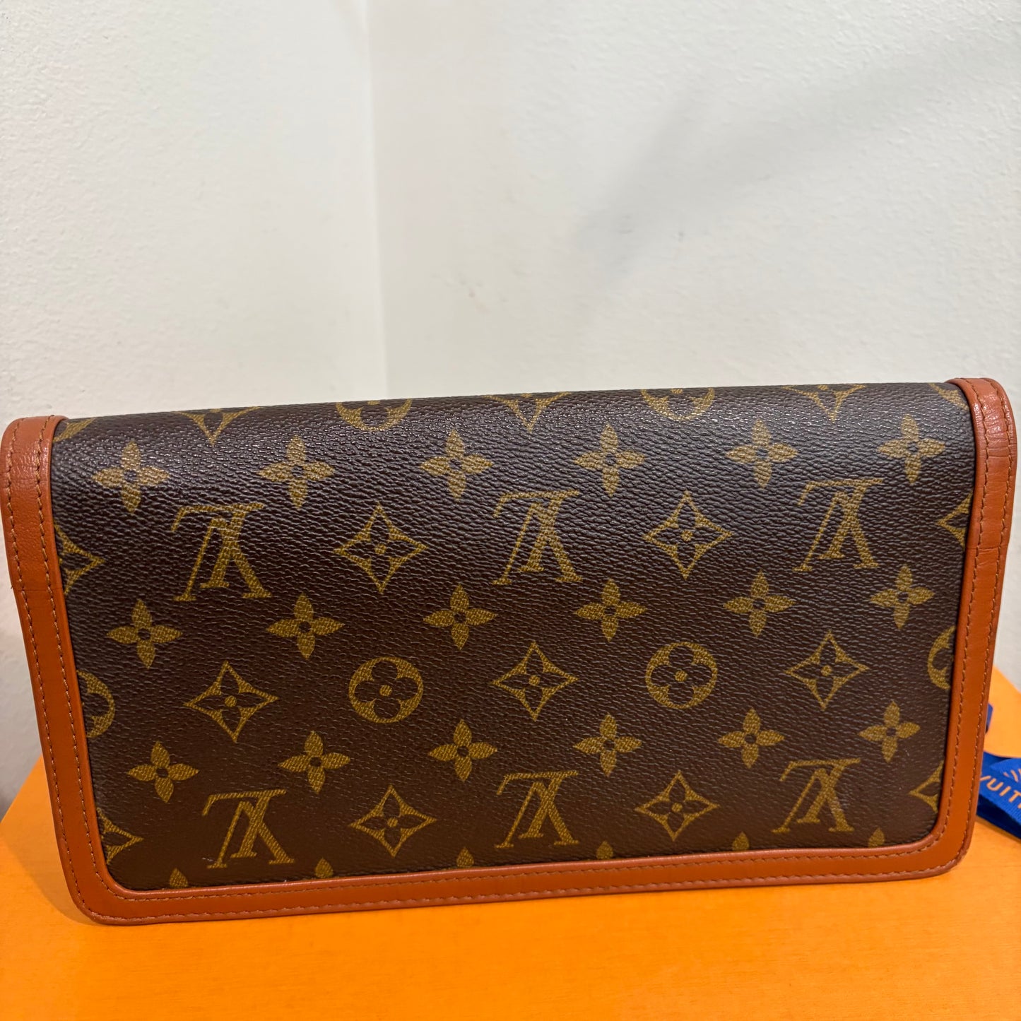 #8243 LOUIS VUITTON Monogram Dame 26 with Removable Chain
