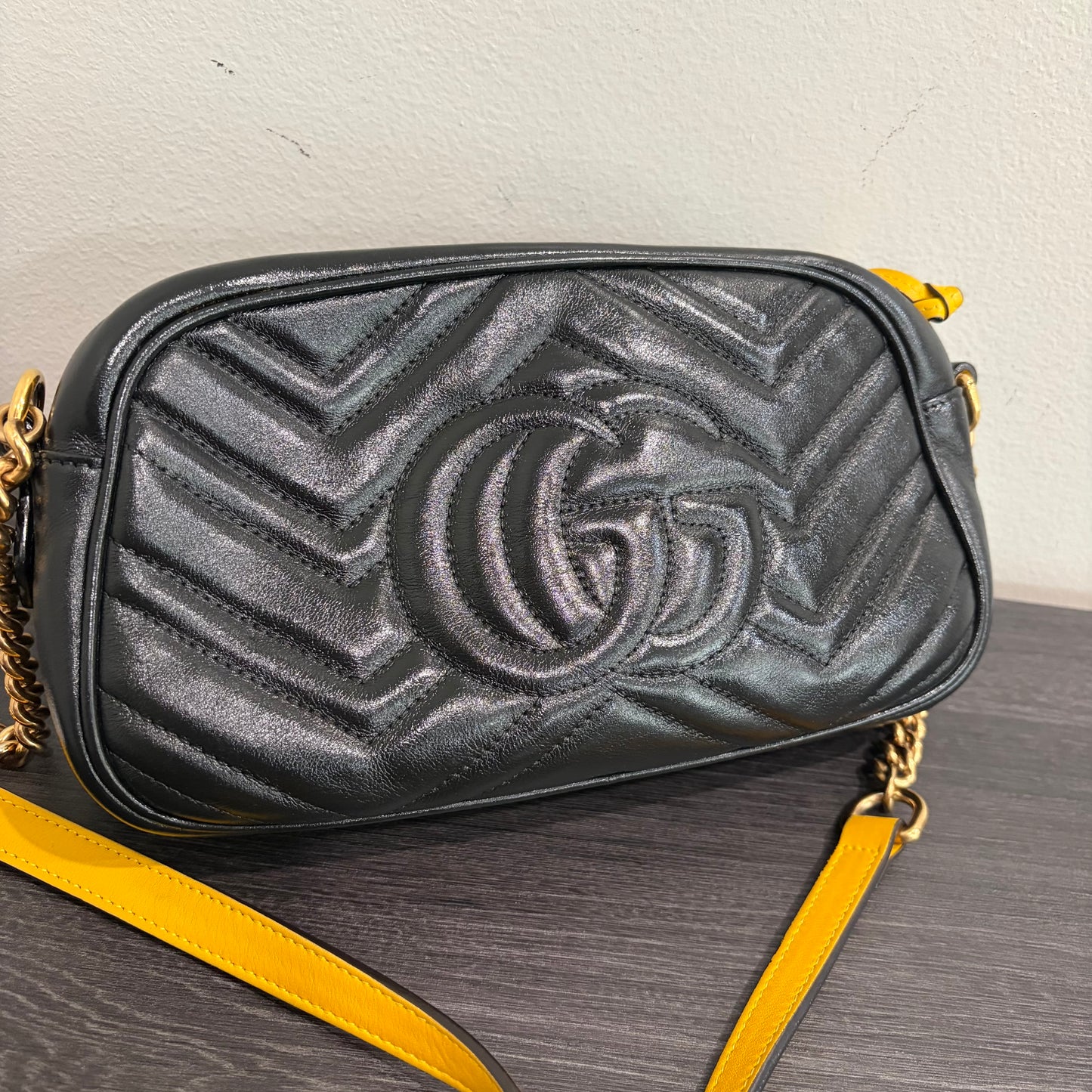 #1182 GUCCI GG Marmont Black Leather Matelassé Chevron Crossbody Bag