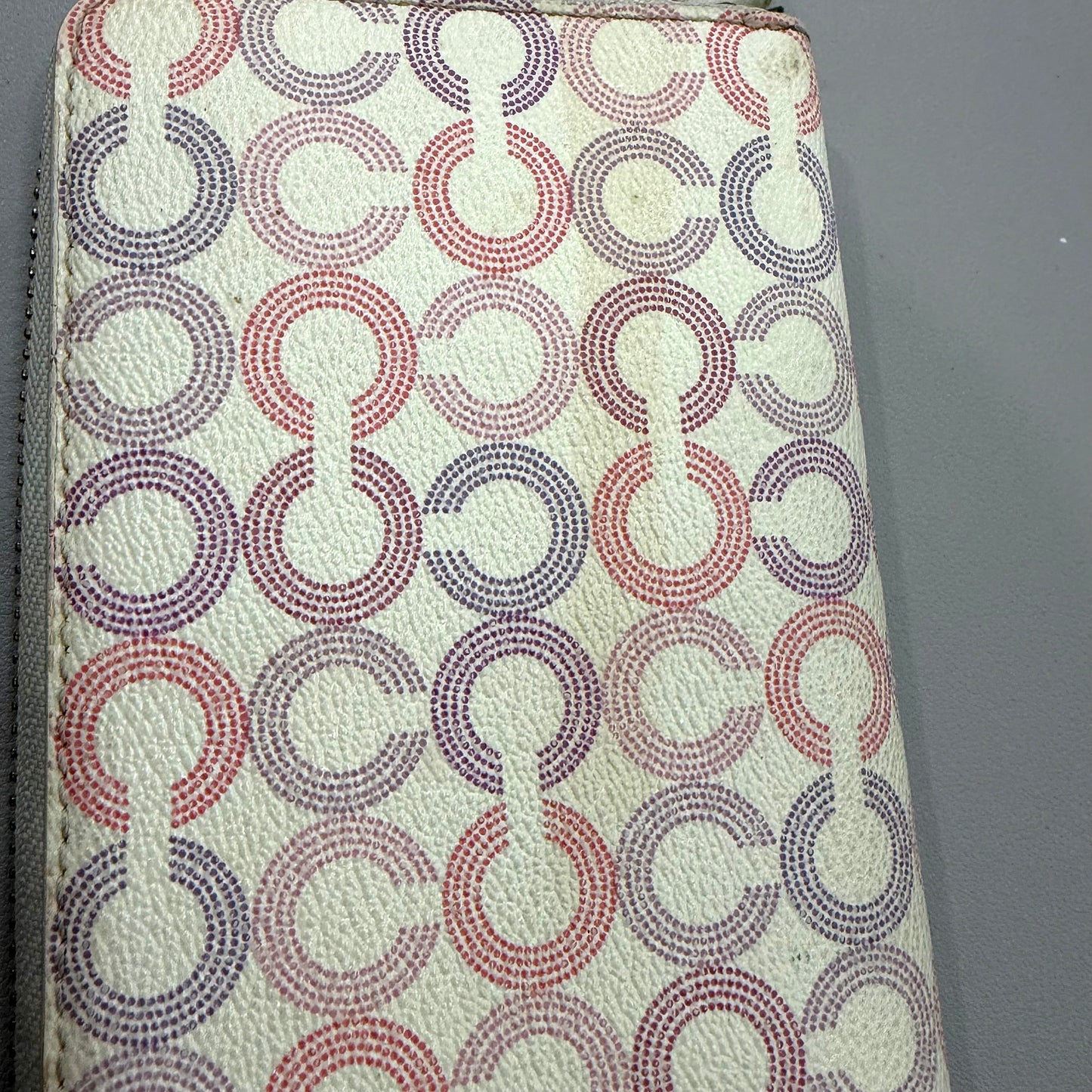 1215-08 COACH Zip Wallet