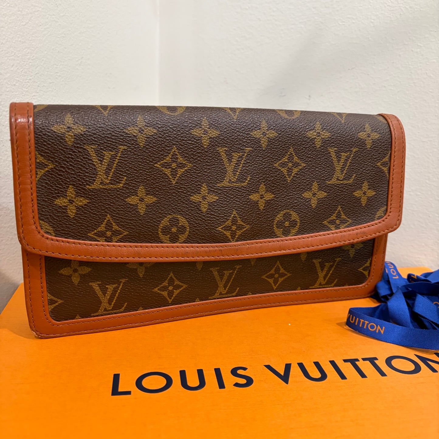 #8243 LOUIS VUITTON Monogram Dame 26 with Removable Chain