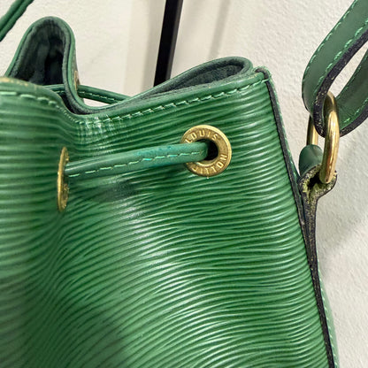 #8257 LOUIS VUITTON Green Petit Noe