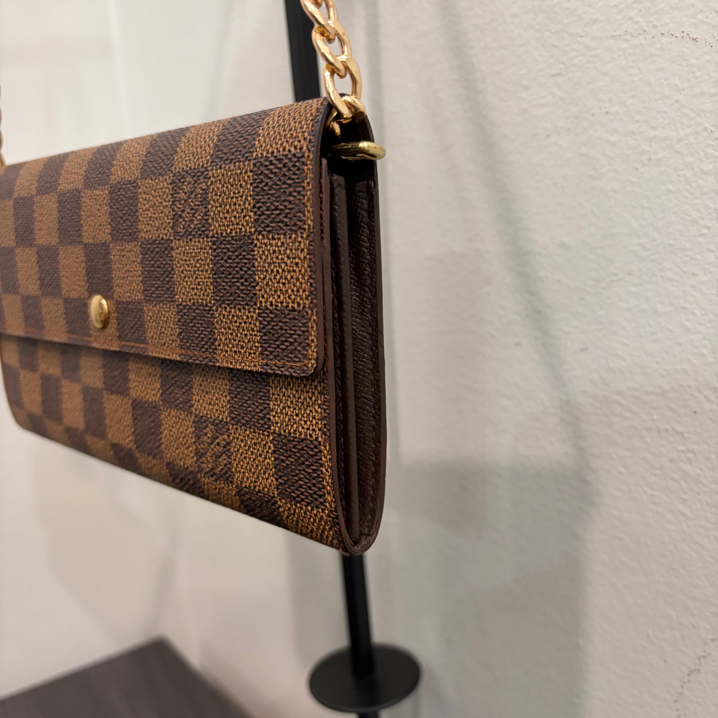 8859 LOUIS VUITTON Damier Ebene Sarah Wallet