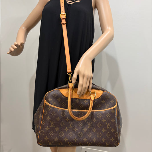 #1116 LOUIS VUITTON Monogram Deauville