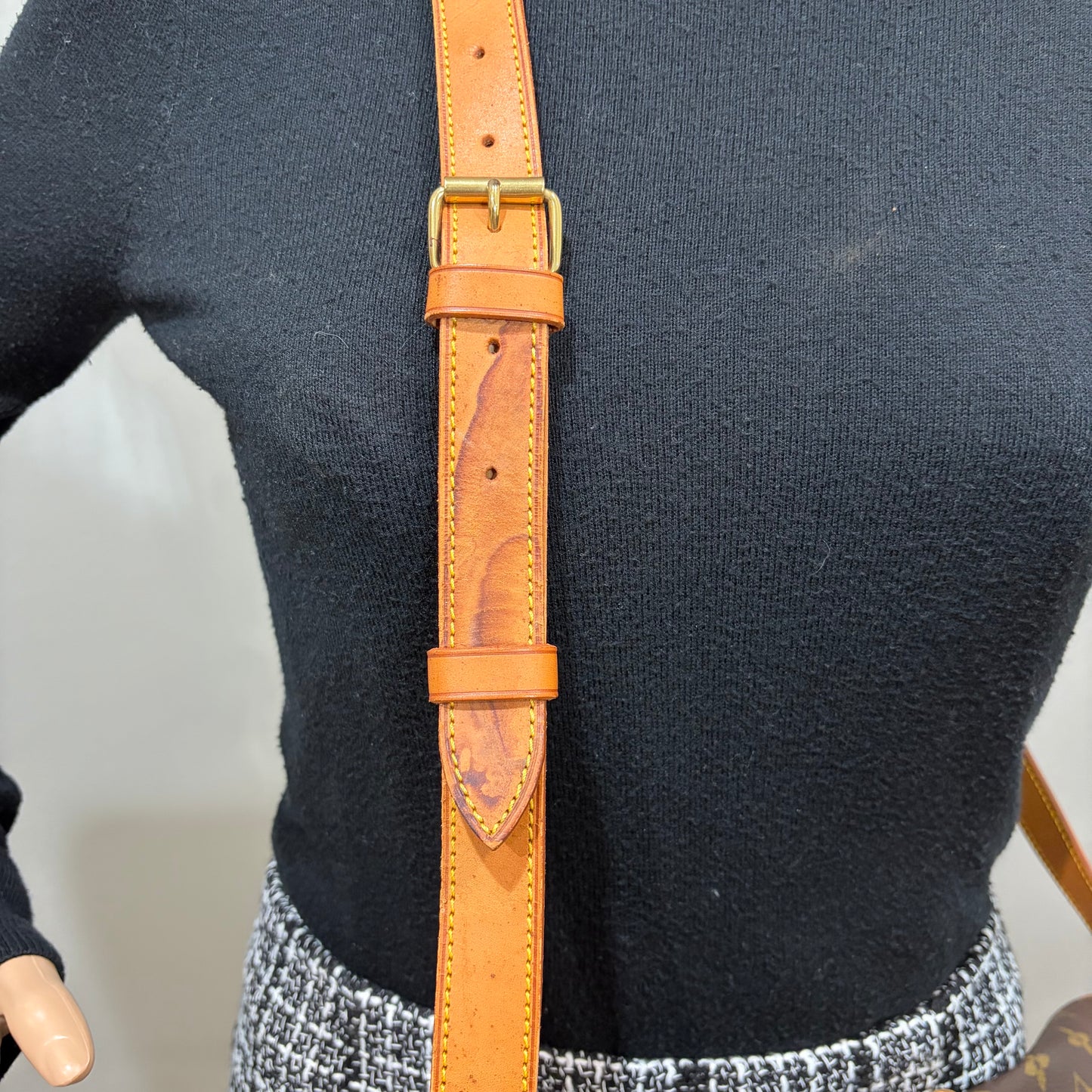 #8260 LOUIS VUITTON Saumur 35 Crossbody