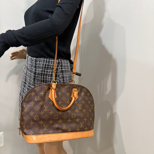 #8250 LOUIS VUITTON Alma PM