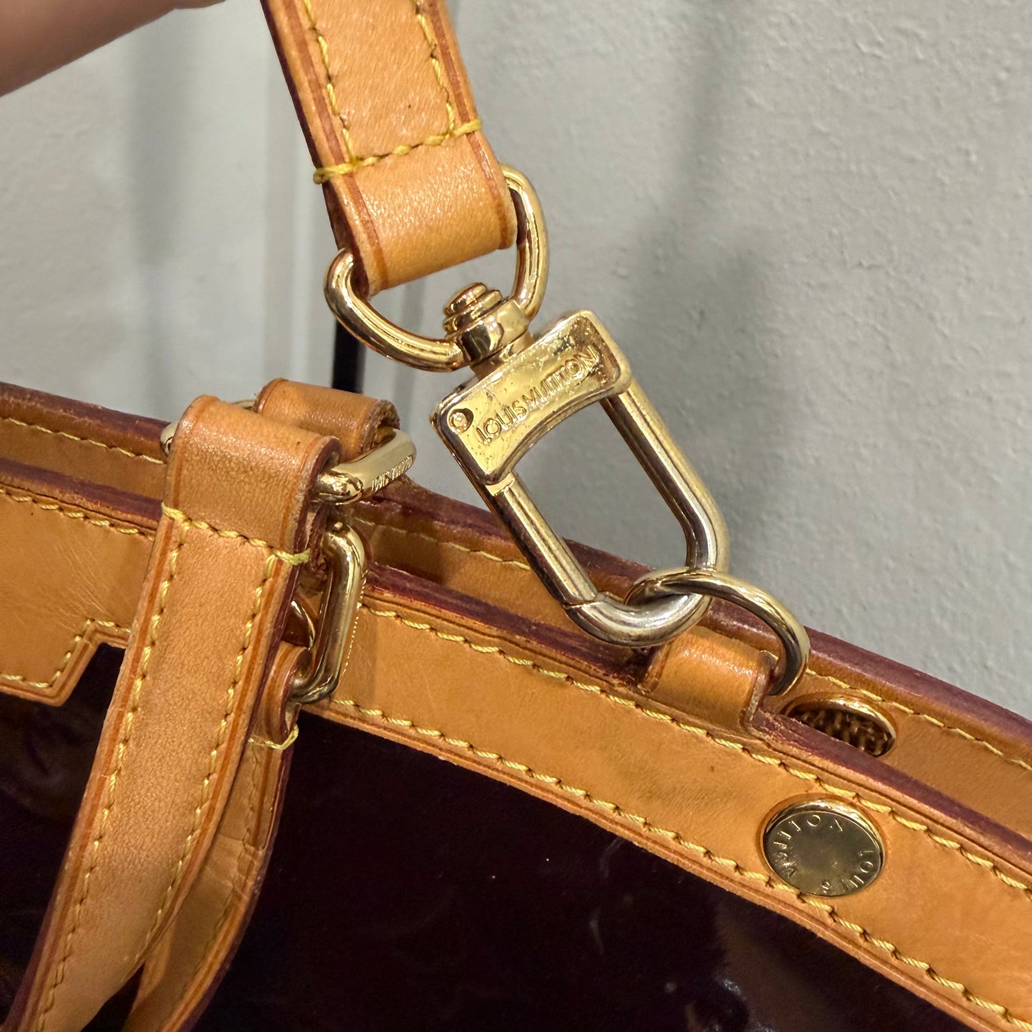 #8241 LOUIS VUITTON Amarante  Vernis Brea MM