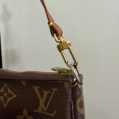 8912 LOUIS VUITTON Monogram Pochette