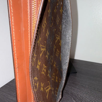 BF-04 LOUIS VUITTON Clutch