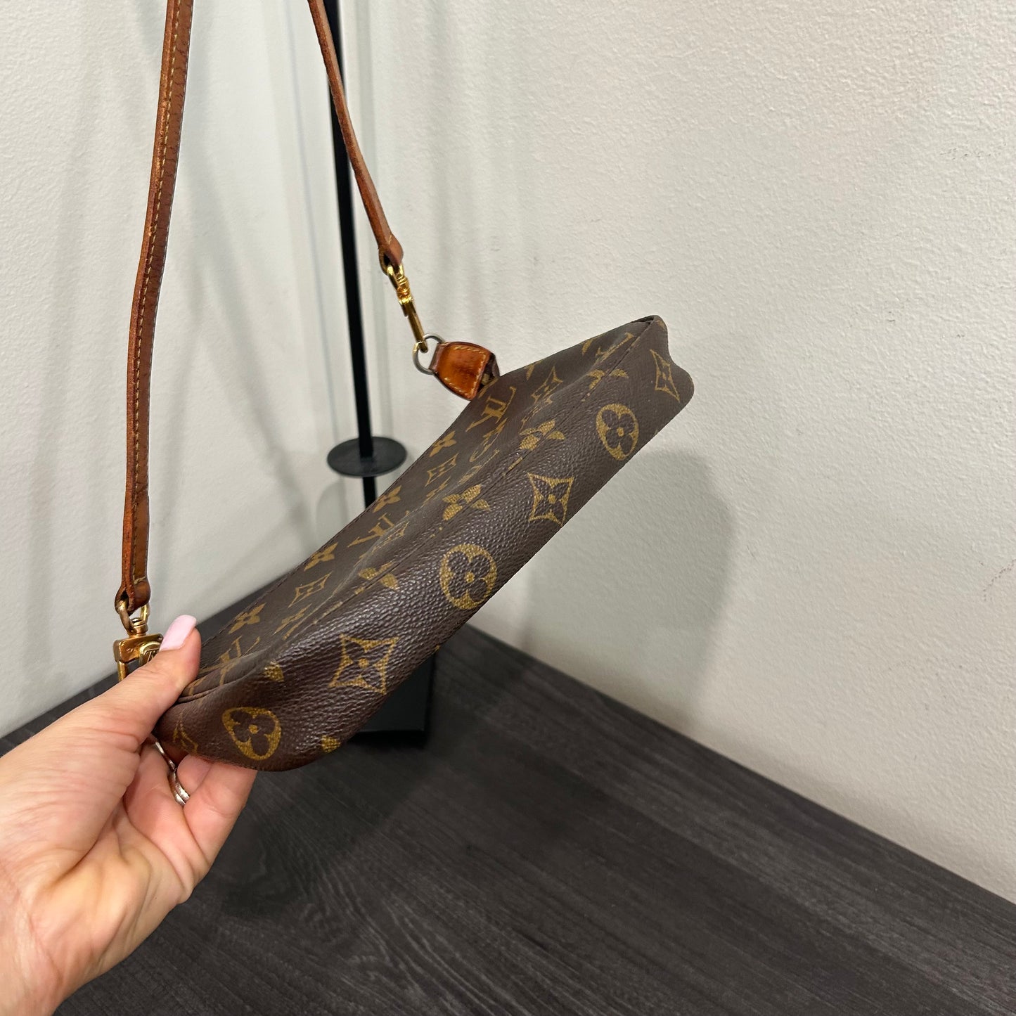 1058 LOUIS VUITTON Pochette