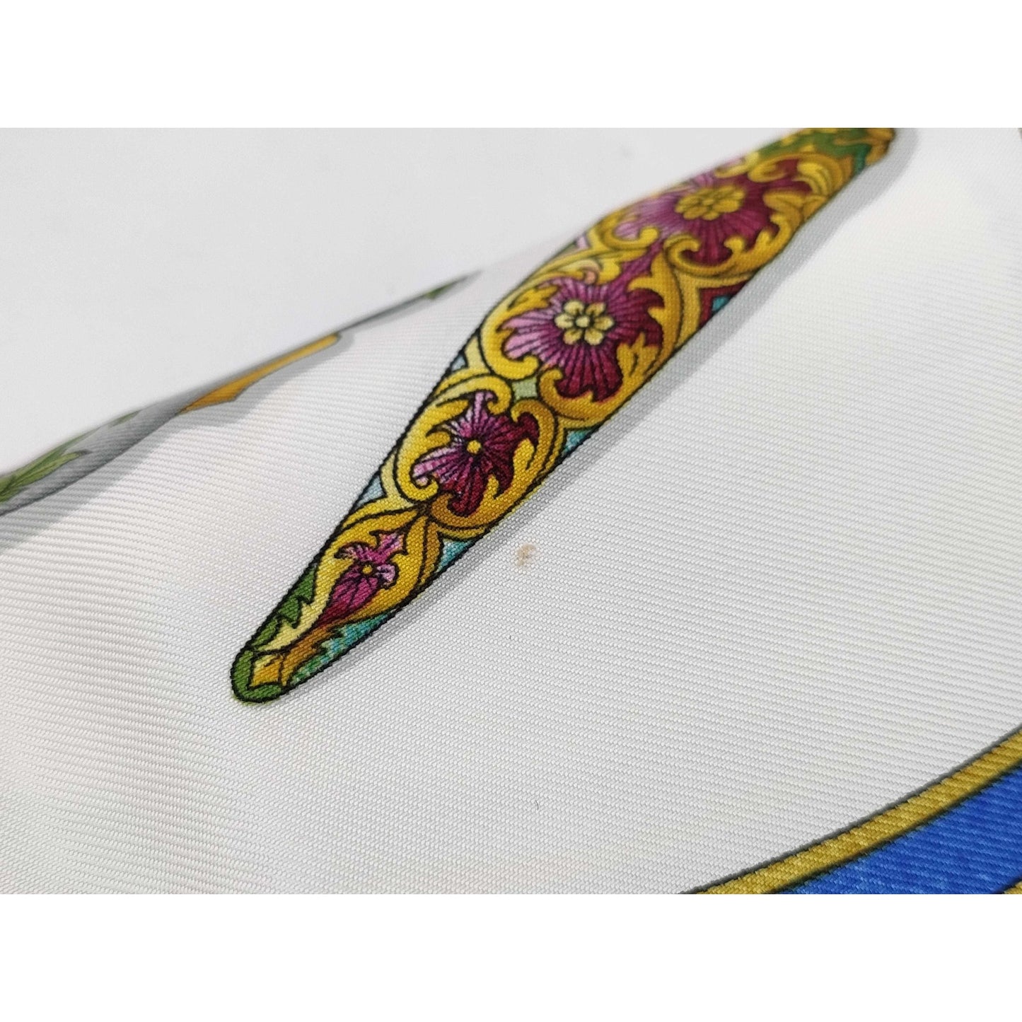 #121 HERMES 90cm Silk Scarf