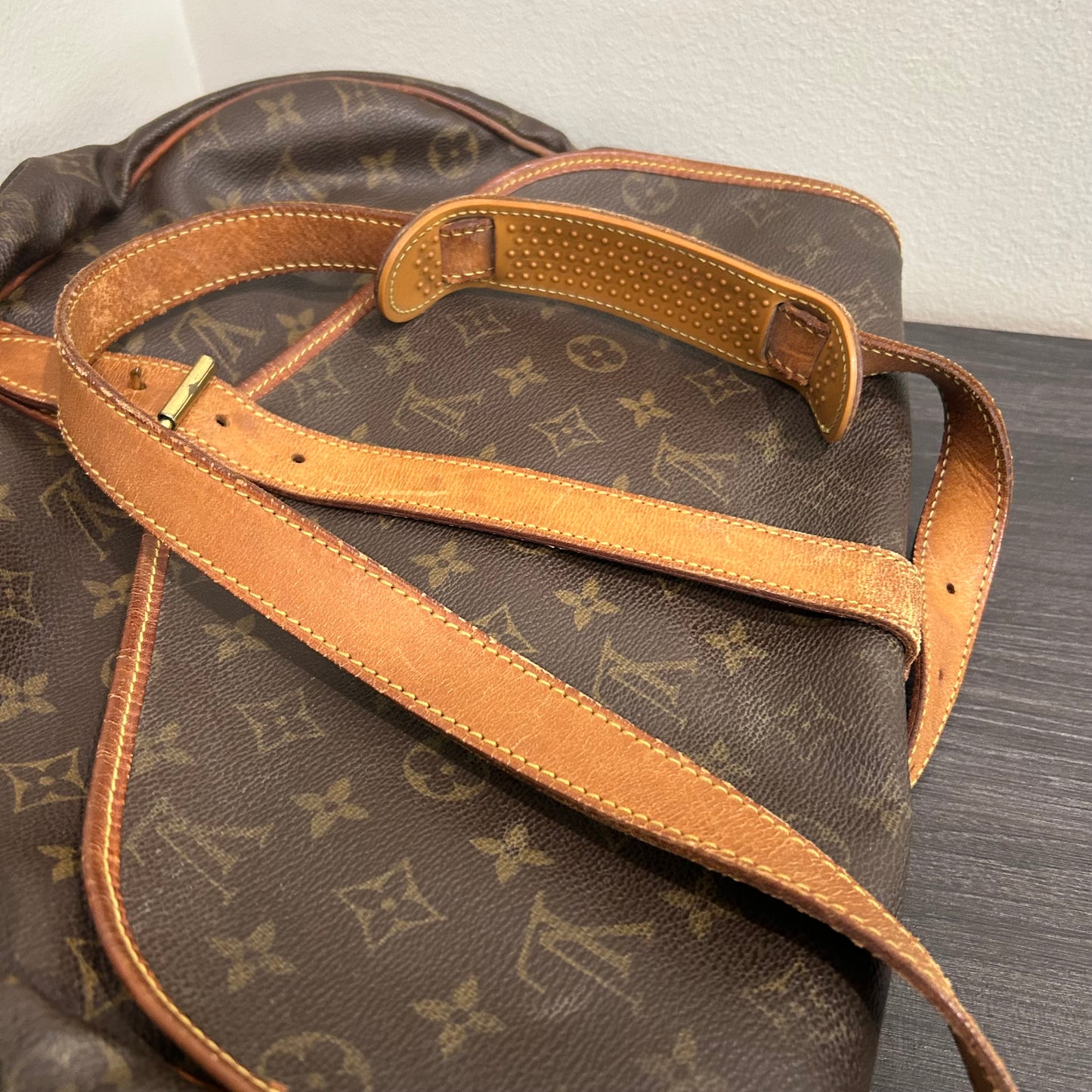 #412 LOUIS VUITTON Samur 35