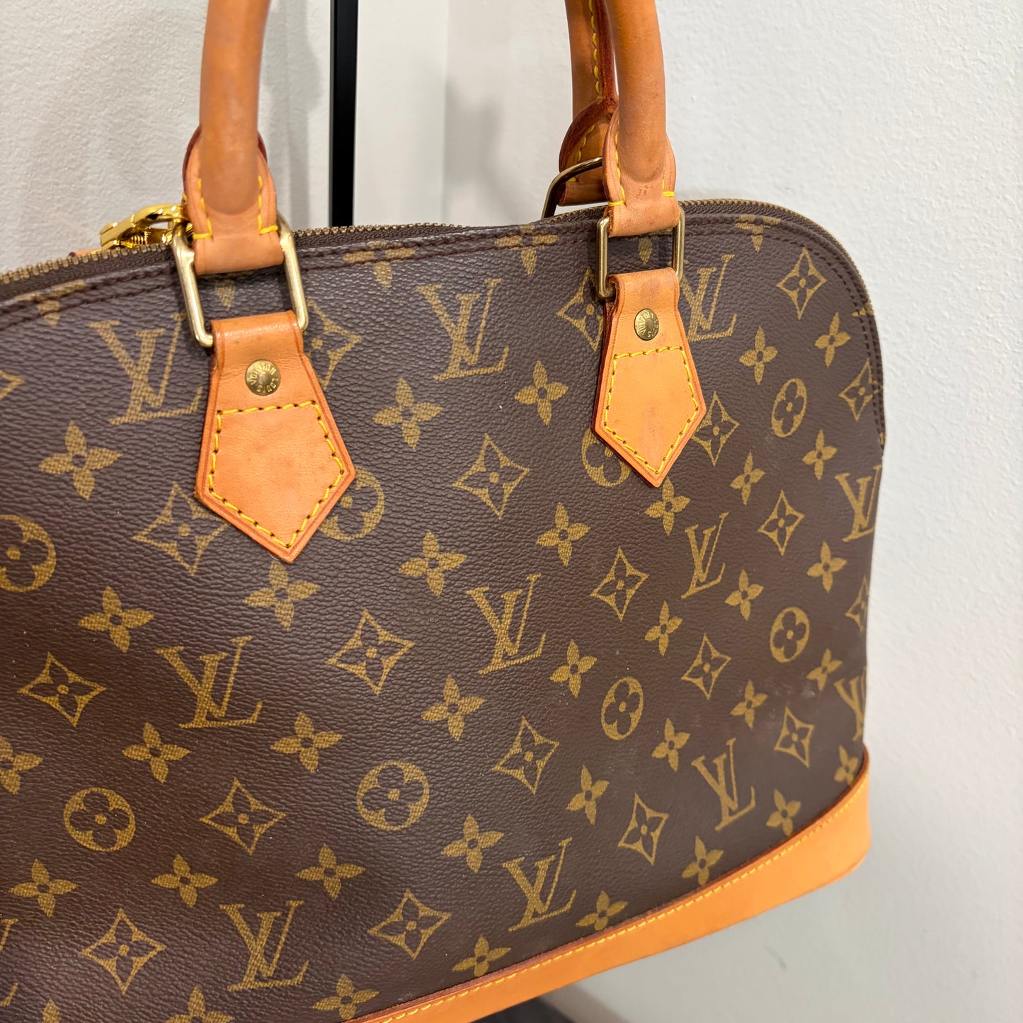 #8217 LOUIS VUITTON Alma PM