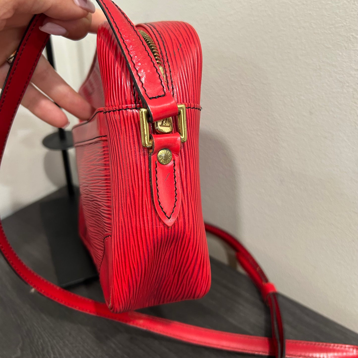 1078 LOUIS VUITTON Epi Trocadero 28