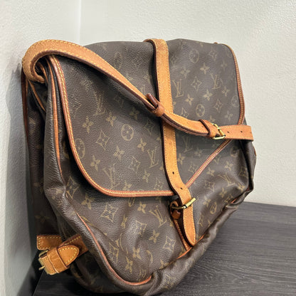 #412 LOUIS VUITTON Samur 35