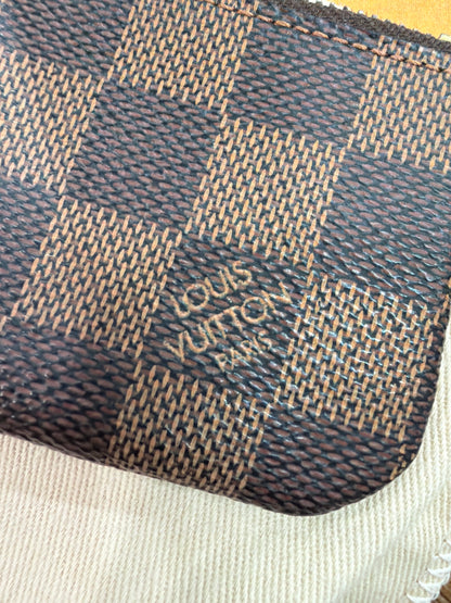 #8209 LOUIS VUITTON Damier Pouch