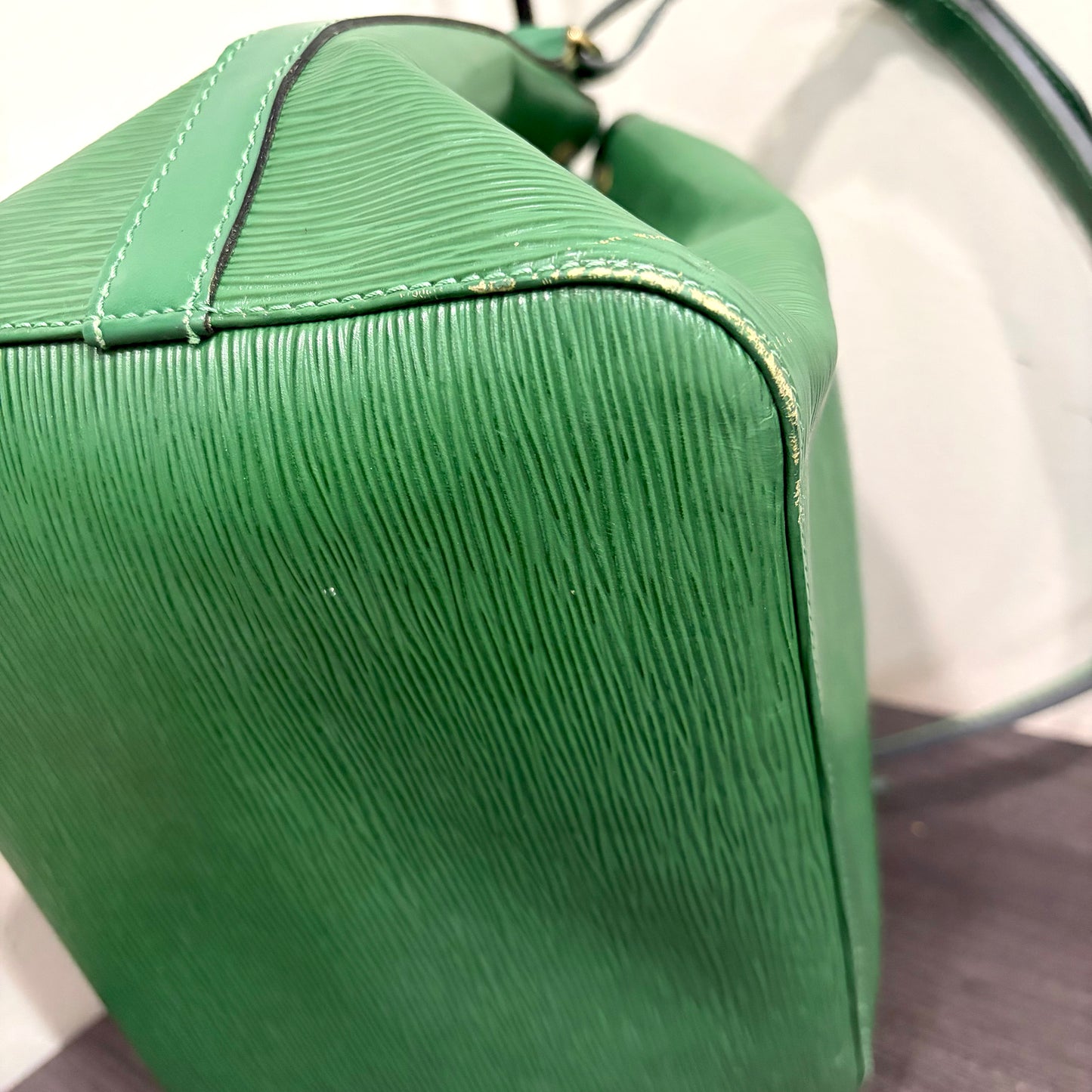 #8257 LOUIS VUITTON Green Petit Noe