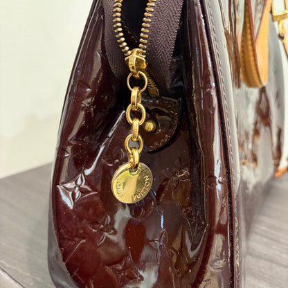 #8241 LOUIS VUITTON Amarante  Vernis Brea MM